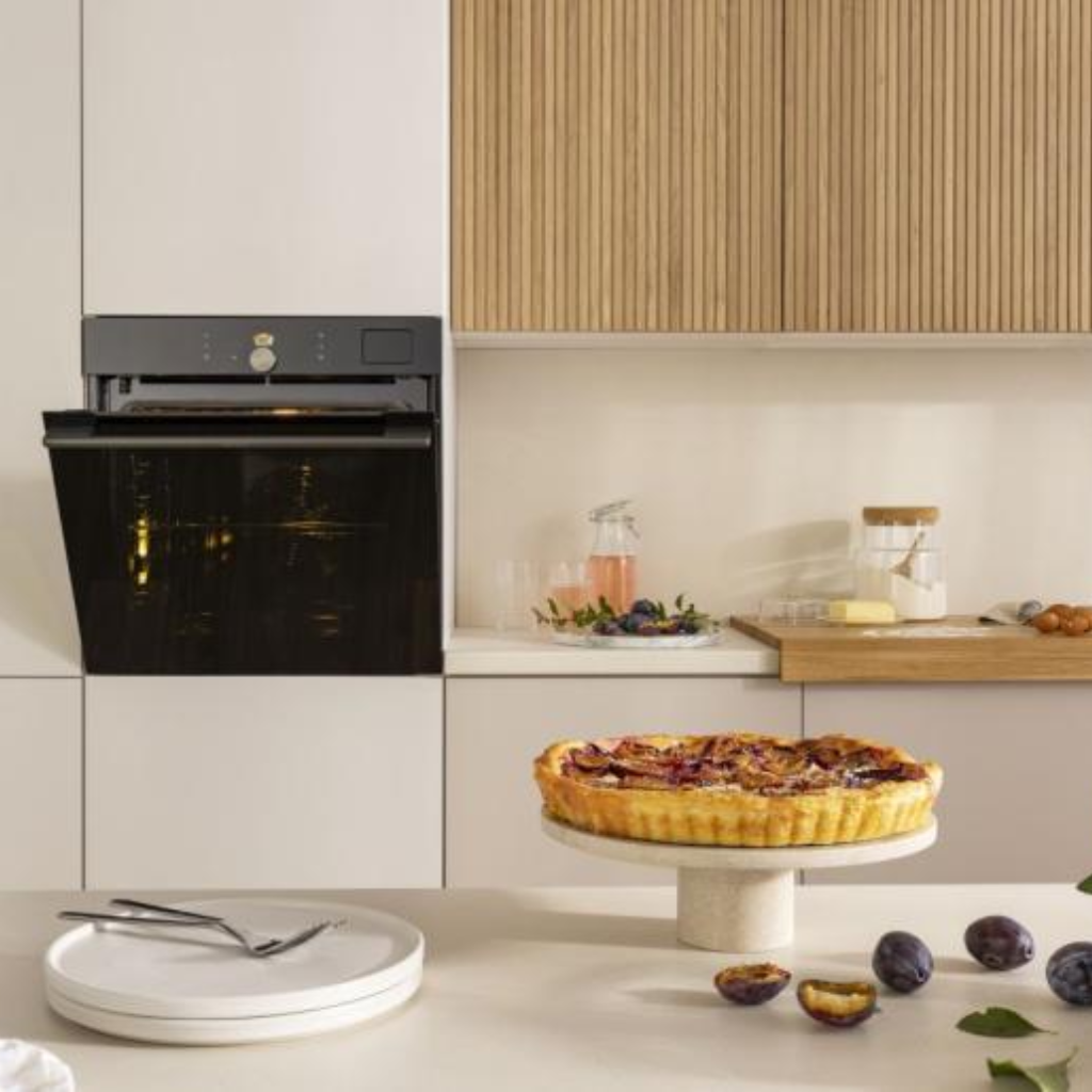 فرن بلت إن كهرباء 60 سم جورينيا (Gorenje) 77 لتر أسود تنظيف ذاتي بيروليز وايفاي وأيرفراي – موديل BPSA6138B