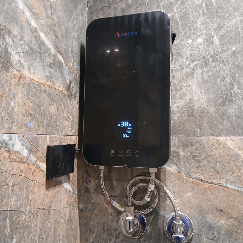 سخان مياه فوري إنستا 12 كيلو وات – Insta IH-12 Smart – Black – تحكم ذكي وتدفق قوي
