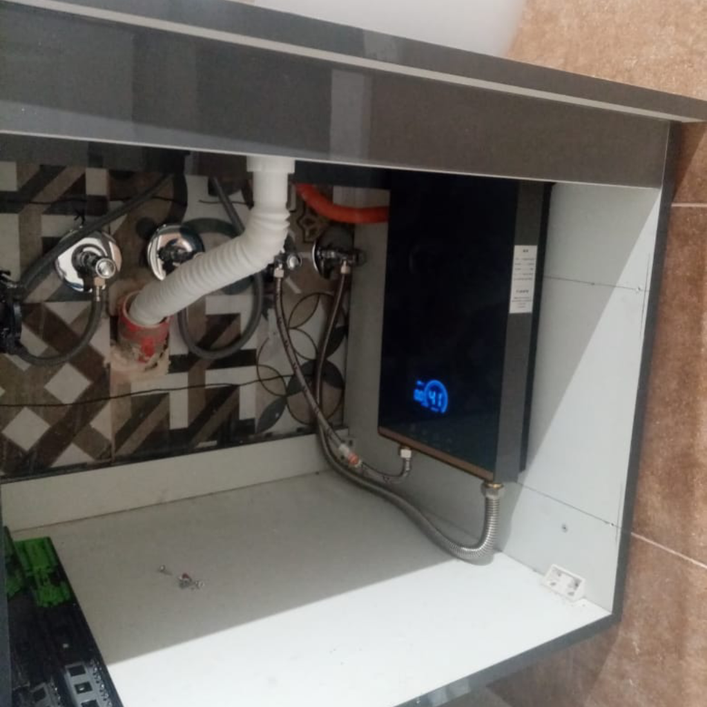 سخان مياه فوري إنستا 9 كيلو وات (INSTA) – IH-9 Smart-Grey – توازن القوة والذكاء