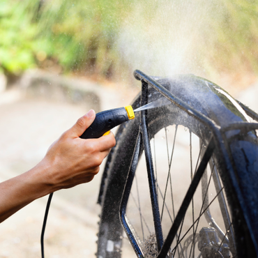 جهاز التنظيف المتنقل كارشر OC 3 – يعمل بالبطارية – خزان مياه مدمج