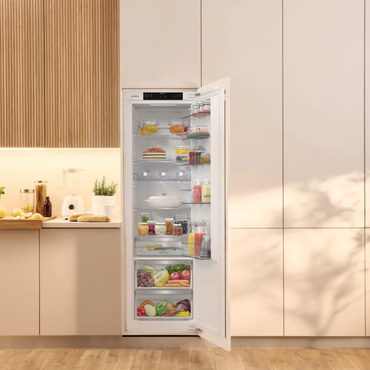 ثلاجة بلت إن جورينيا (Gorenje) 300 لتر بتقنية الذكاء الاصطناعي AdaptTech ومفصلات Door to Door – موديل RI517E62WF